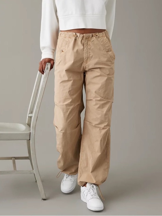 American Eagle Outfitters Pants - American Eagle Snappy Stretch Low-Rise Baggy Parachute Pants in Beige Tan Brown